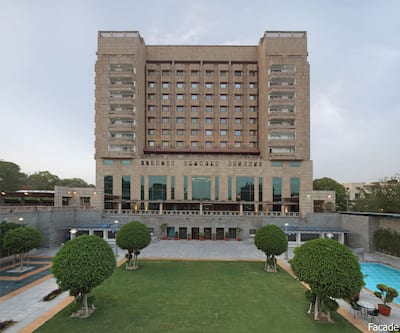 https://imgcld.yatra.com/ytimages/image/upload/t_hotel_yatra_city_desktop/v1479908772/Domestic Hotels/Hotels_New Delhi/Jaypee Vasant Continental/Jaypee_Vasant_Continental.jpg